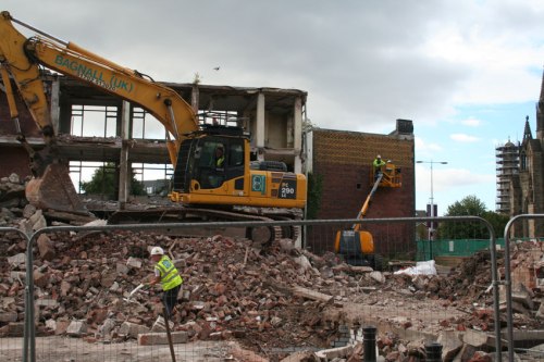 10 Sept: works proceeding on demolition site alongside labeling of the bricks